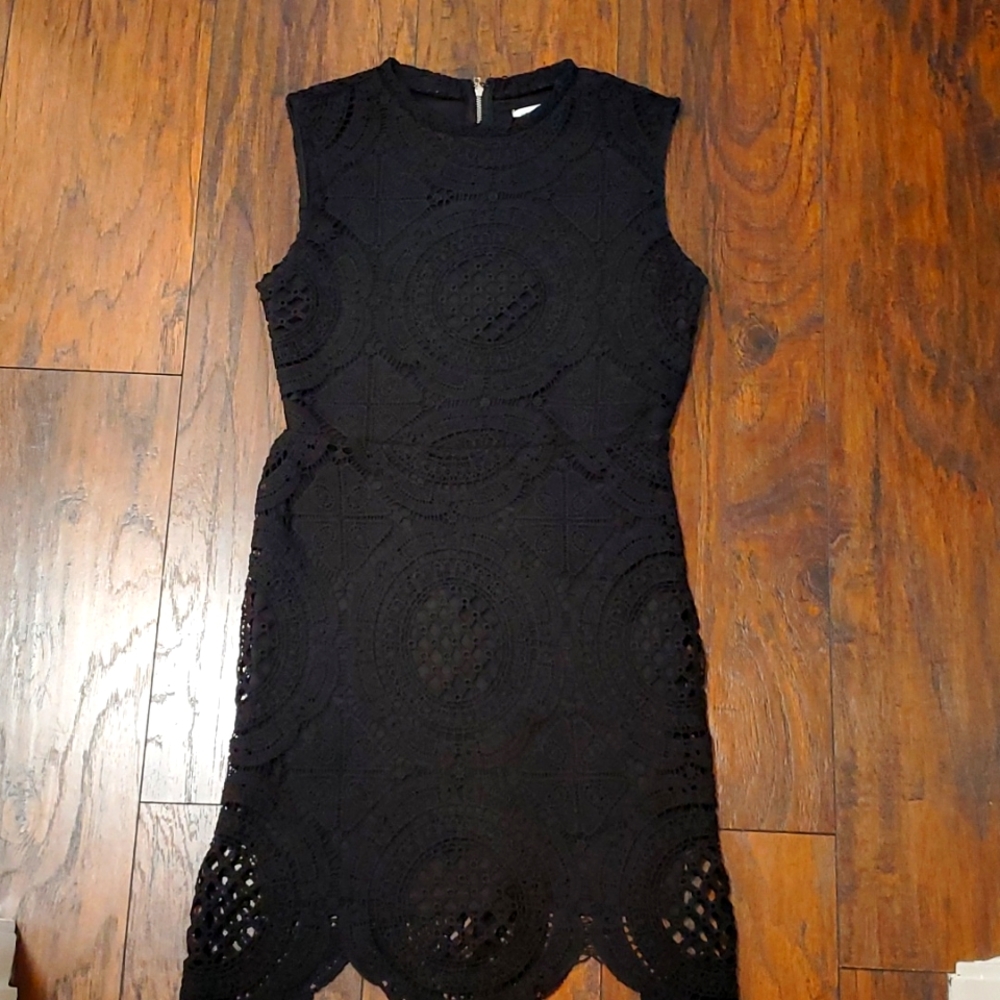 MEDIUM DRESS